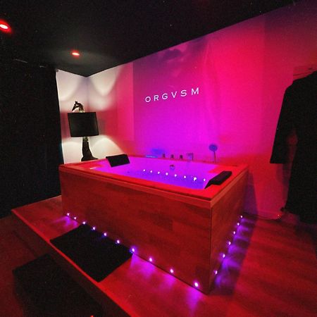 Love Room Haut De Gamme - L'Extase Avec Jacuzzi Violaines Extérieur photo