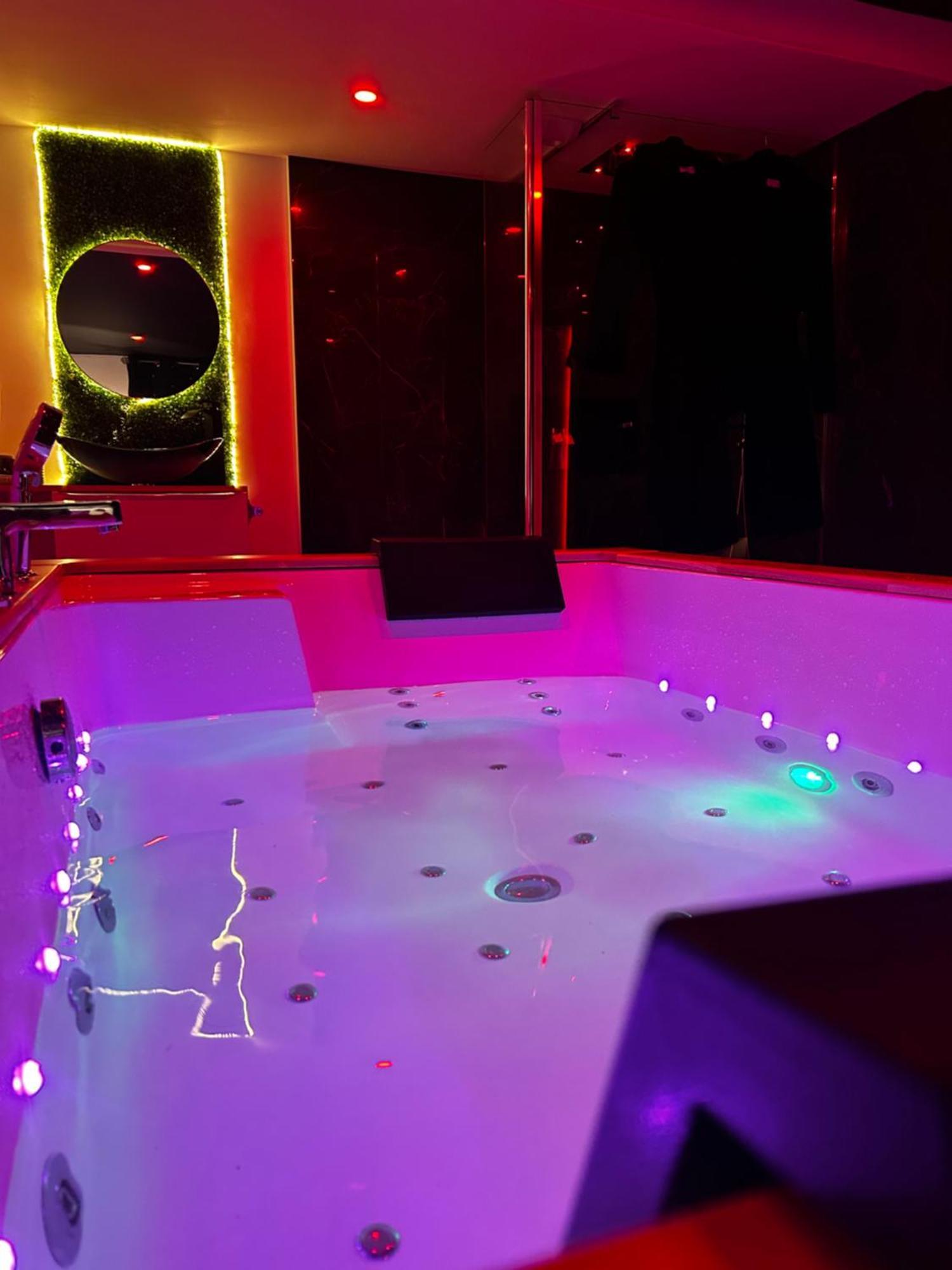 Love Room Haut De Gamme - L'Extase Avec Jacuzzi Violaines Extérieur photo