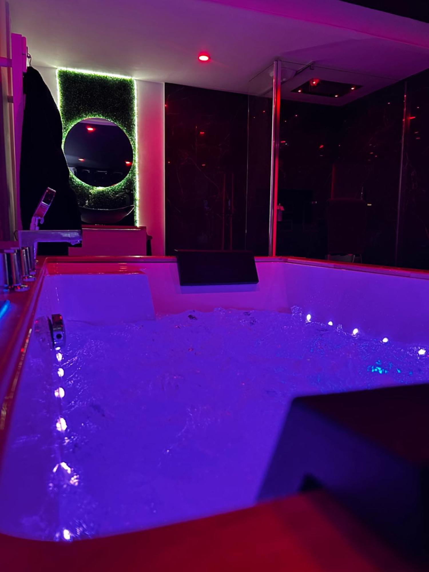 Love Room Haut De Gamme - L'Extase Avec Jacuzzi Violaines Extérieur photo