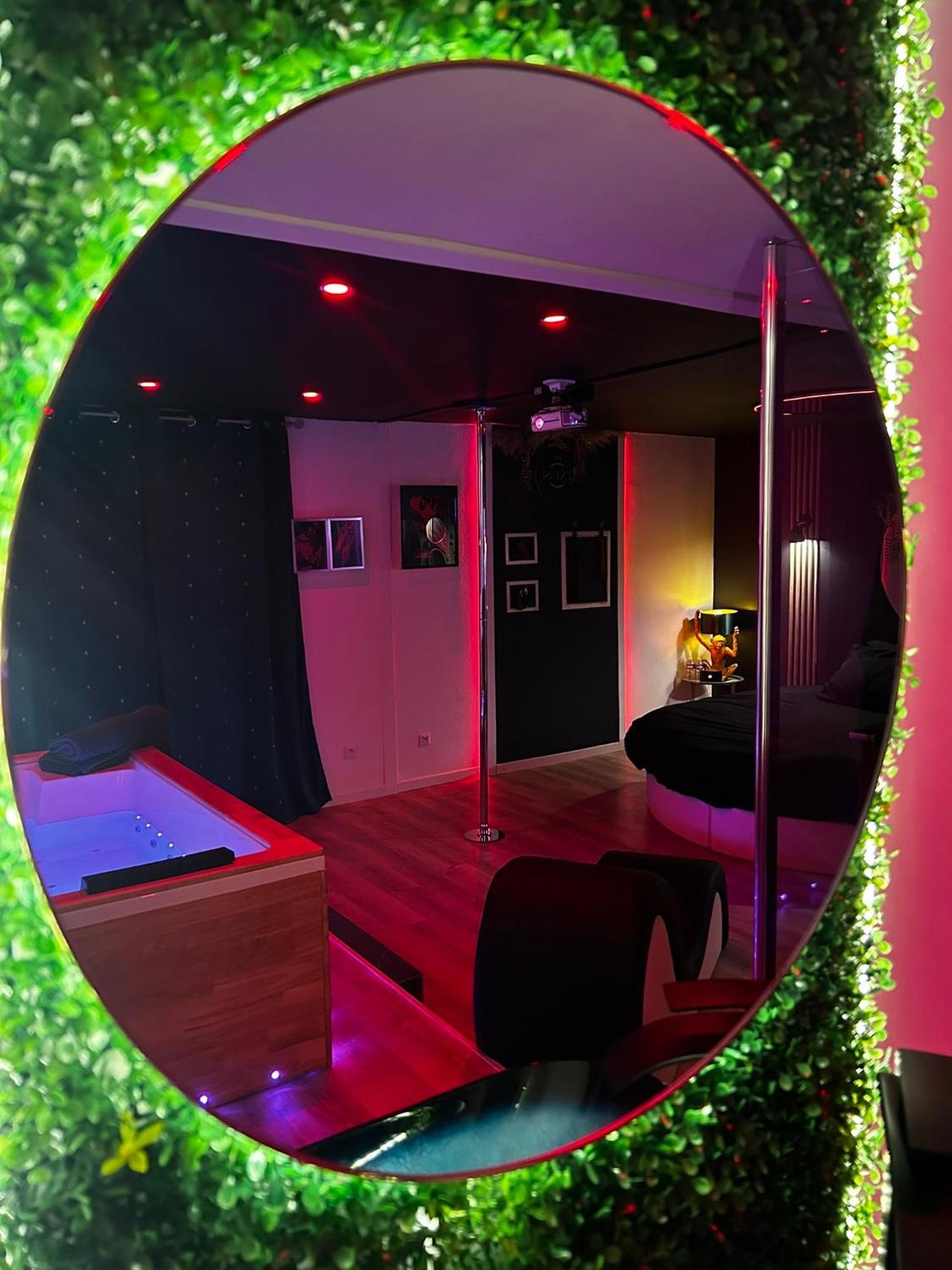 Love Room Haut De Gamme - L'Extase Avec Jacuzzi Violaines Extérieur photo