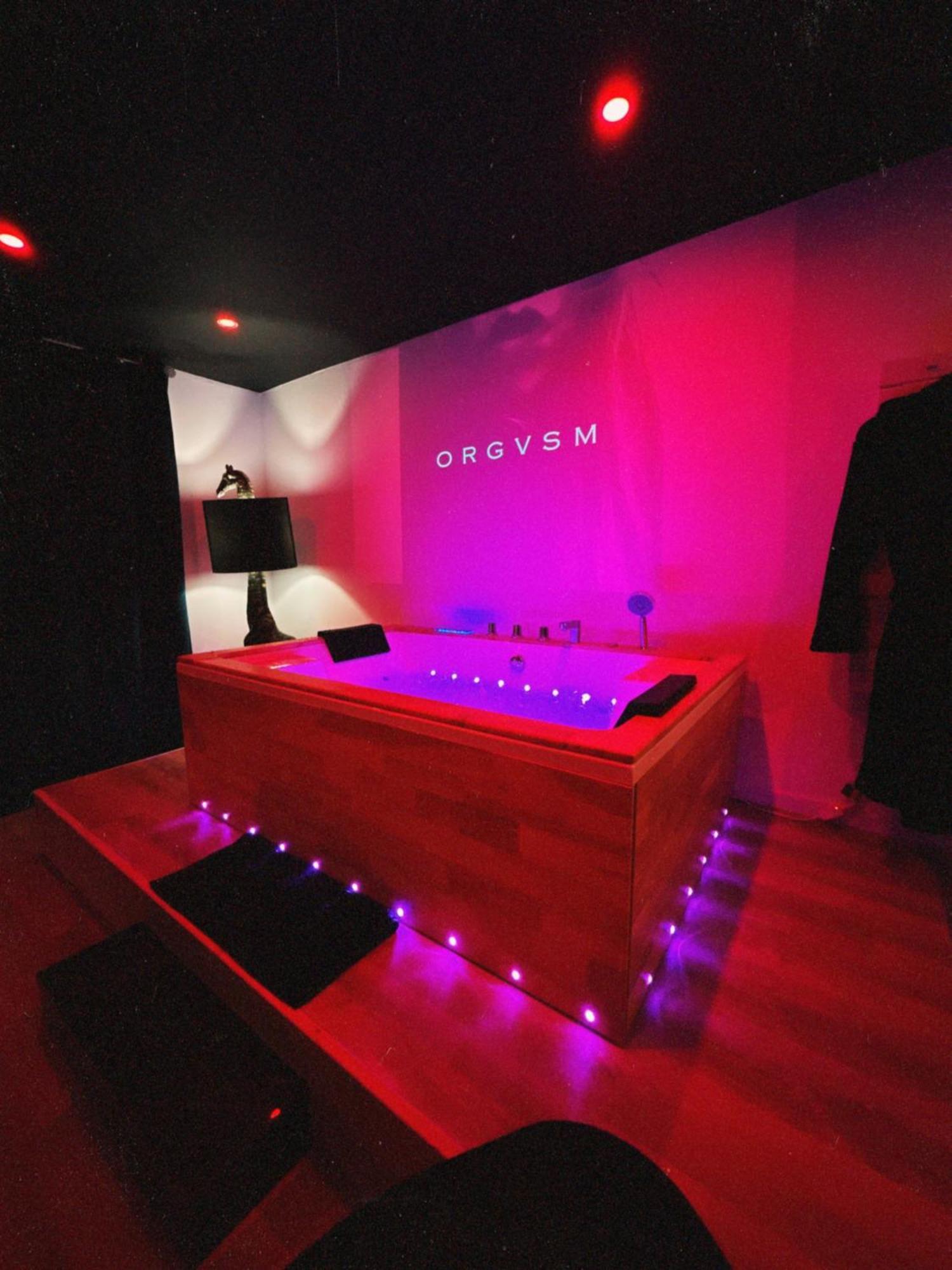Love Room Haut De Gamme - L'Extase Avec Jacuzzi Violaines Extérieur photo