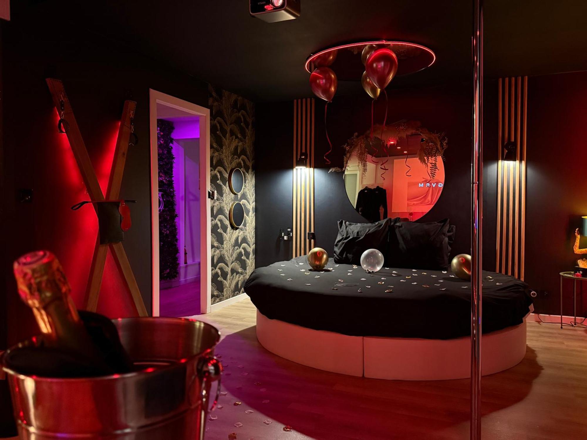 Love Room Haut De Gamme - L'Extase Avec Jacuzzi Violaines Extérieur photo